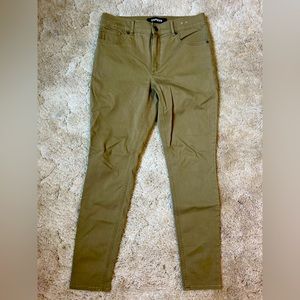 Express NWOT Size 8 Khaki Green Twill Skinny Pants